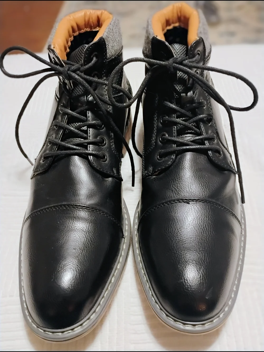 Steve Madden Black Leather Lace-Up Chukka Ankle Boots with Tan Collar